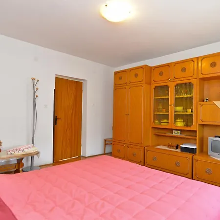 & Milka 1633 Πανσιόν 2*