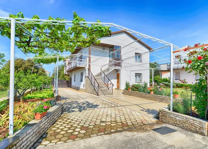 & Milka 1633 3* Pula