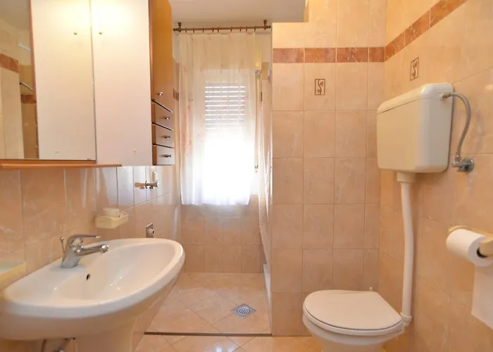 & Milka 1633 3* Pula