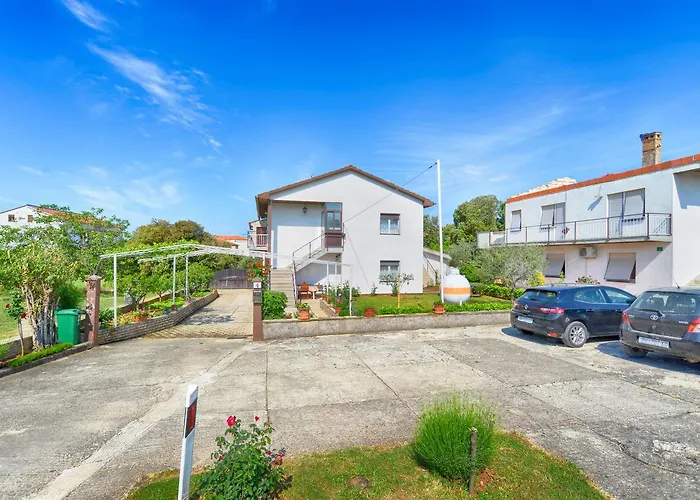 & Milka 1633 Guest house 3*