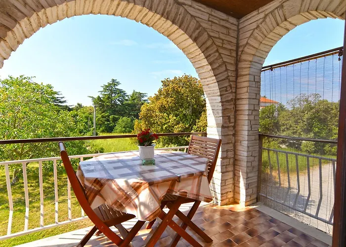 & Milka 1633 Guest house 3*