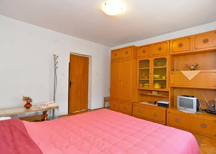 & Milka 1633 Guest house 3*