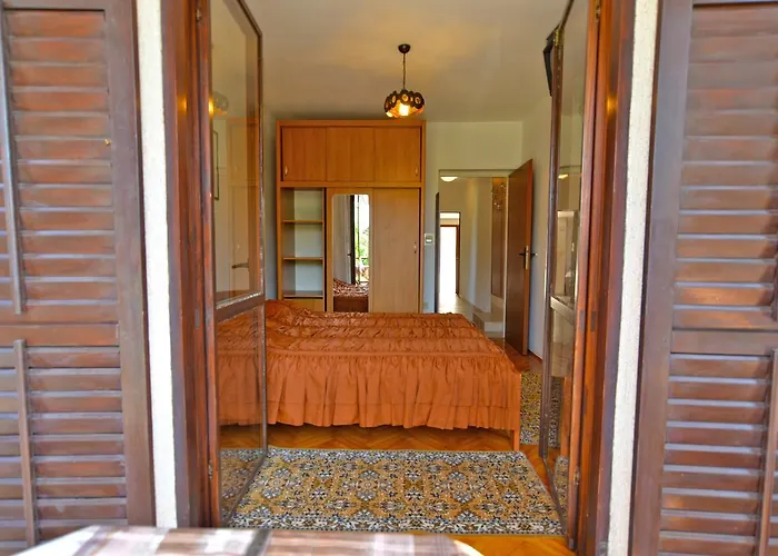 & Milka 1633 Guest house 3*